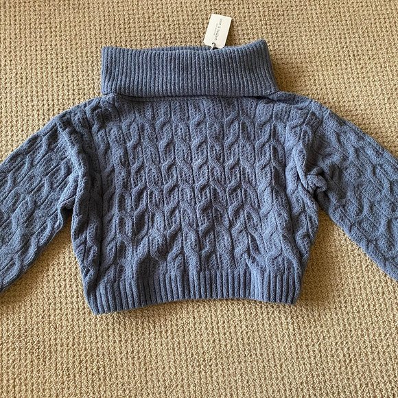 Cropped Cowl Neck Sweater - Picture 3 of 4